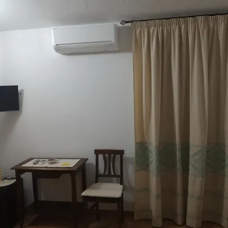 Affittacamere Arburis Πανσιόν Arbus